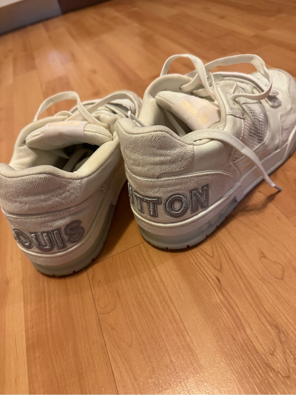 Louis Vuitton White Cream Low-Top Sneakers - Picture 2 of 3